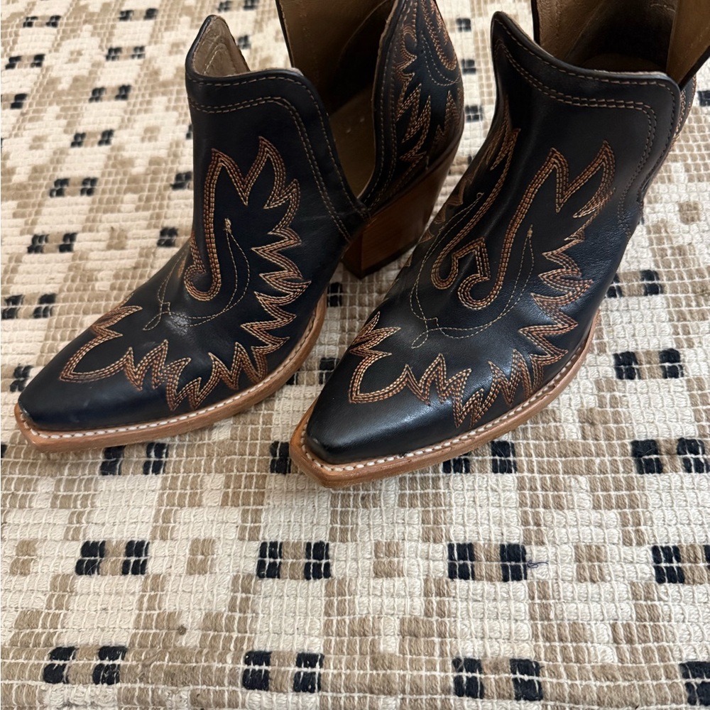 Ariat Dixon Ankle Cowboy Boots